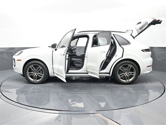 Used 2025 Porsche Cayenne image 29