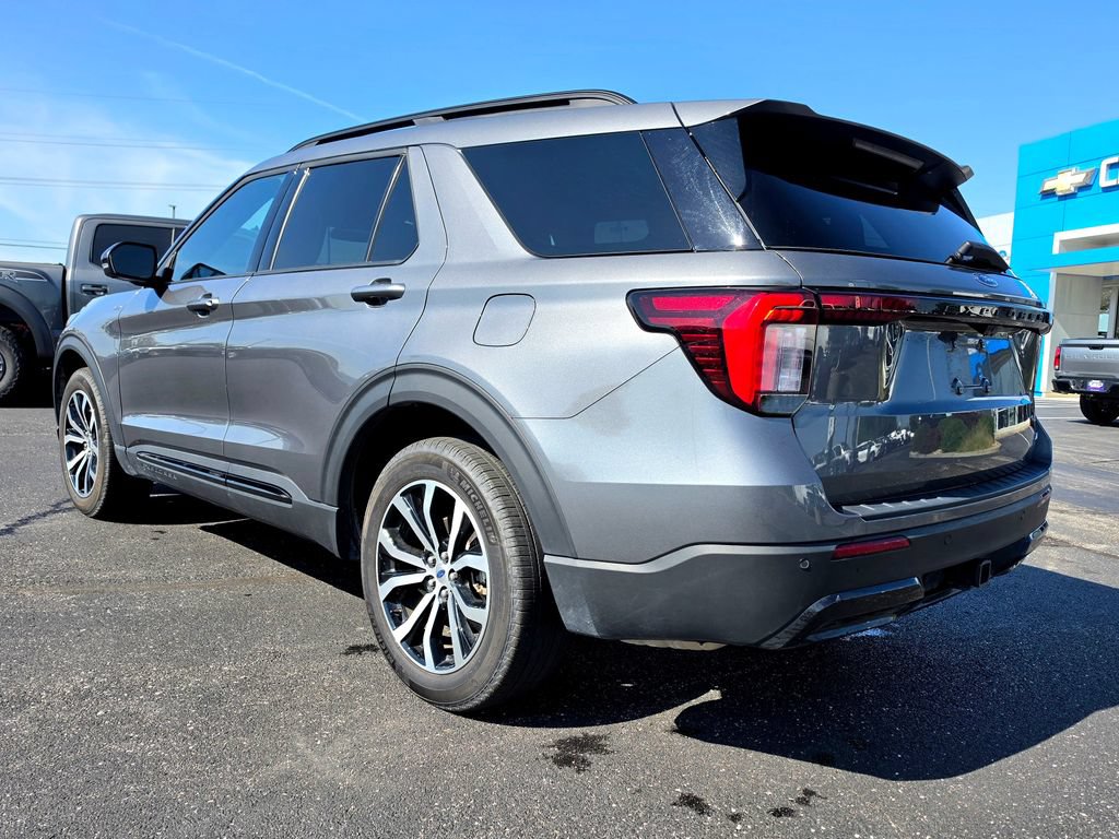 Used 2025 Ford Explorer ST-Line AWD/4WD image 4