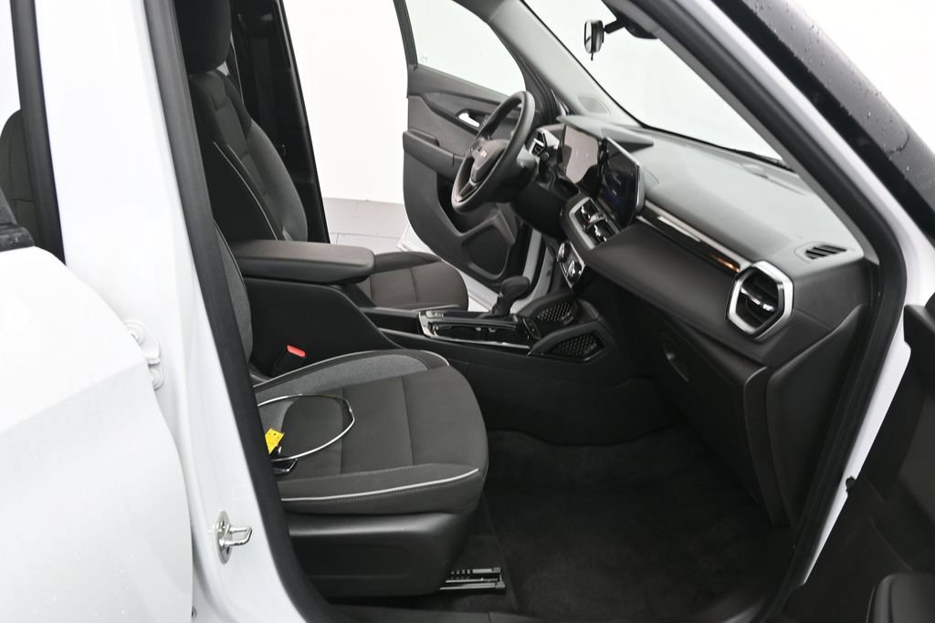 Used 2024 Chevrolet TrailBlazer LT FWD image 19
