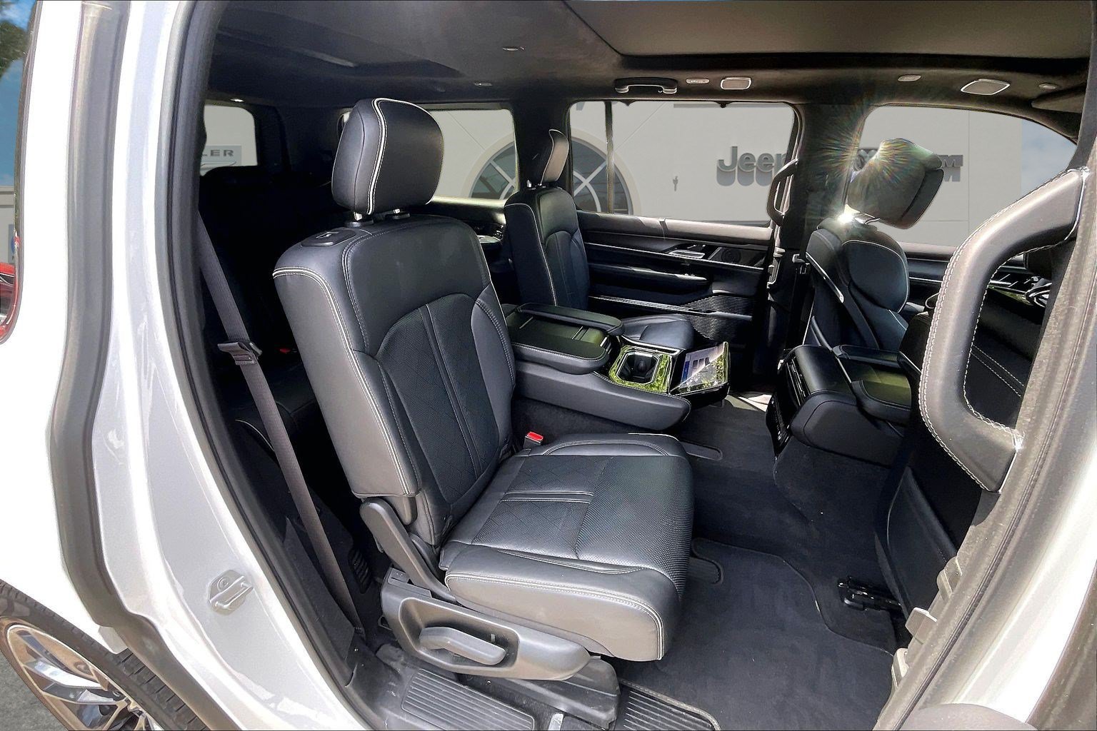 Certified 2025 Jeep Grand Wagoneer Series II Obsidian w/ Quick Order Packagew 28T AWD/4WD image 26