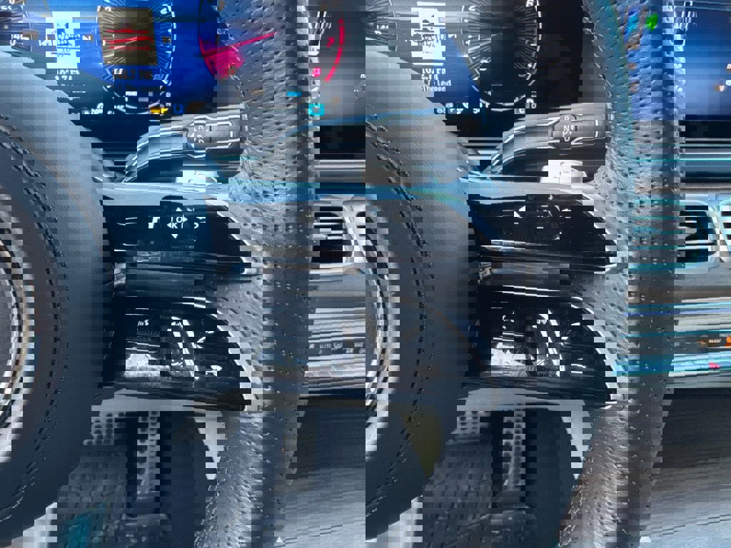 Used 2025 Mercedes-Benz GLS 450 4MATIC image 18