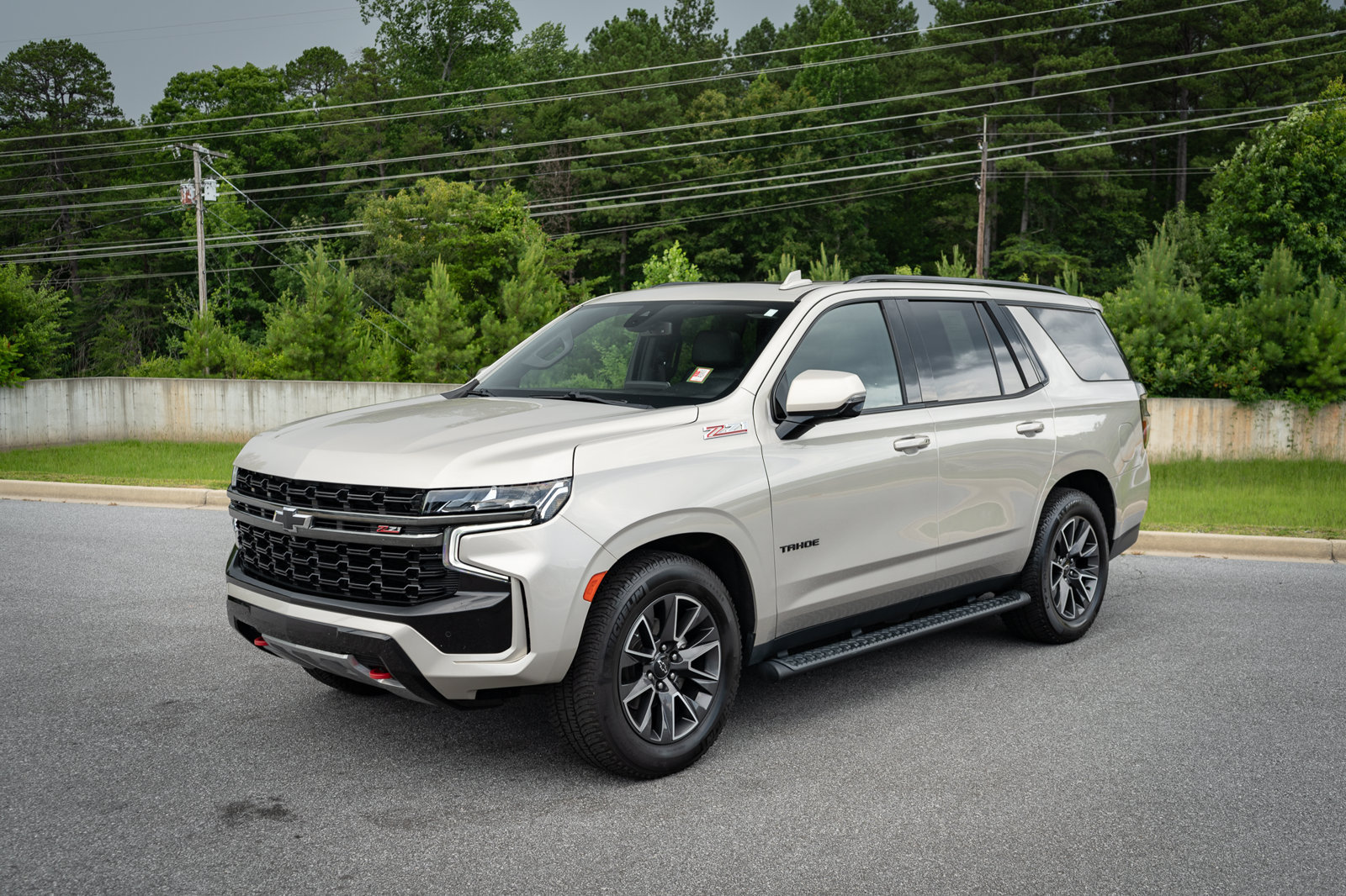 Used 2021 Chevrolet Tahoe Z71 w/ Z71 Off-Road Package AWD/4WD image 3