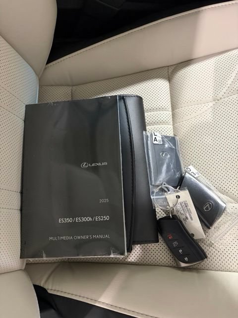 Used 2025 Lexus ES 300h Ultra Luxury w/ Accessory Package (Z1) FWD image 9