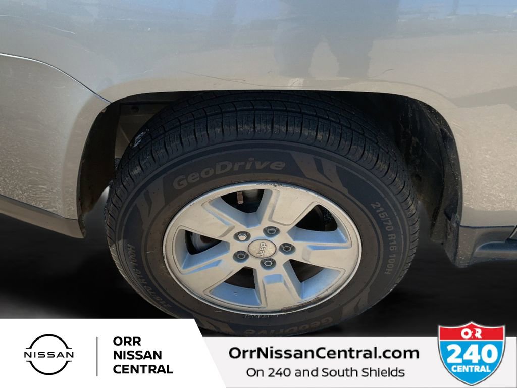 Used 2016 Jeep Compass Latitude image 9