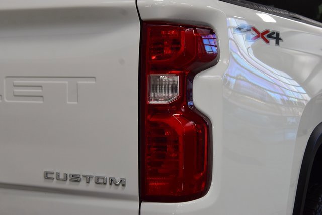 Used 2024 Chevrolet Silverado 2500 Custom w/ Custom Value Package image 21