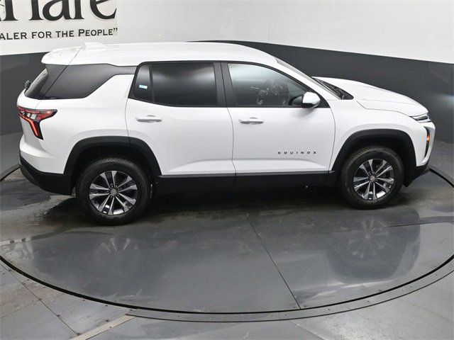 New 2026 Chevrolet Equinox LT w/ LPO, Floor Liner Package image 17