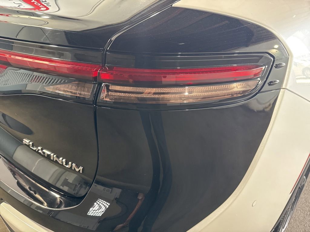 Used 2023 Toyota Crown Platinum AWD/4WD image 15