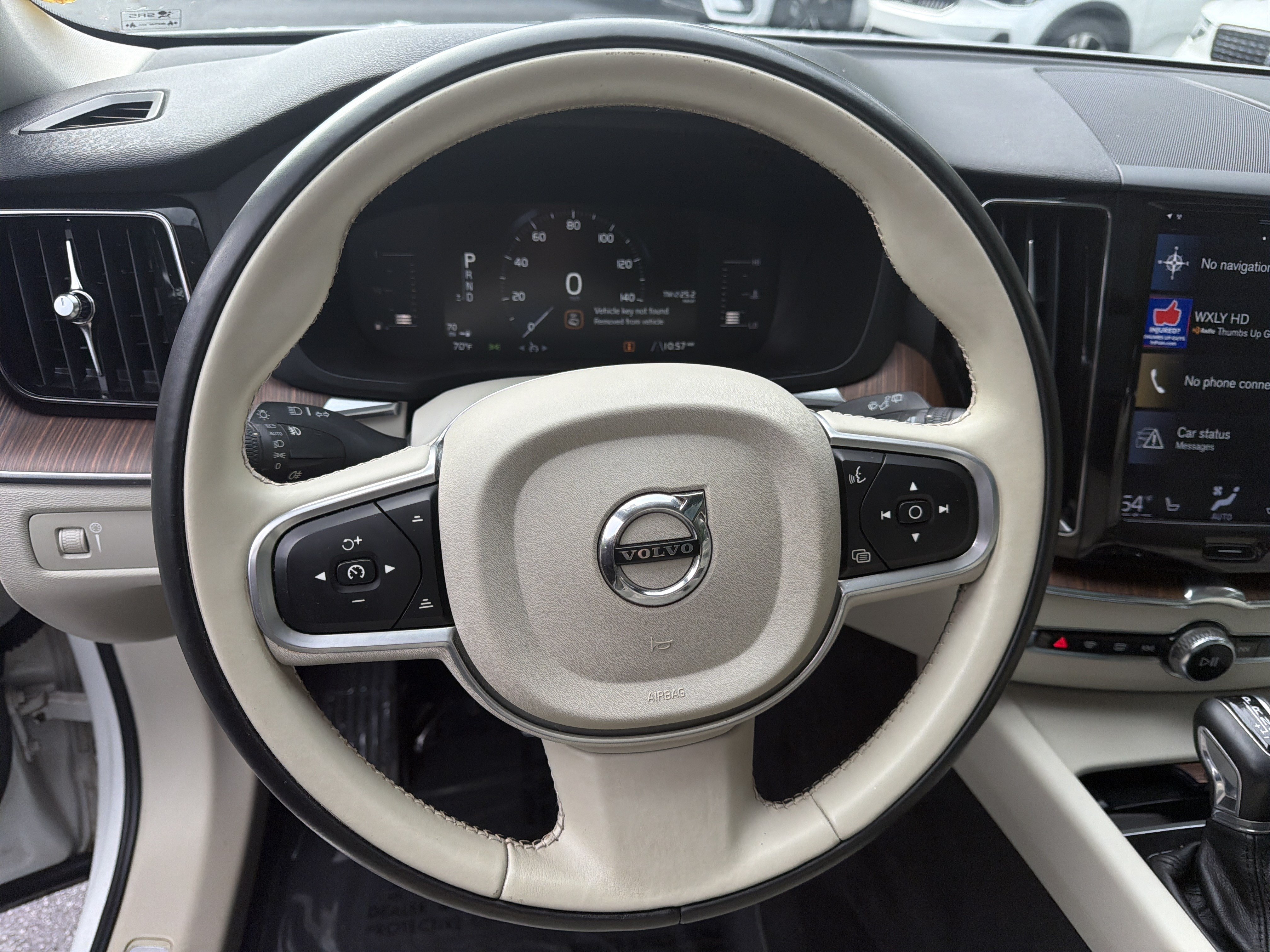Used 2019 Volvo XC60 T5 Momentum w/ Premium Package FWD image 18