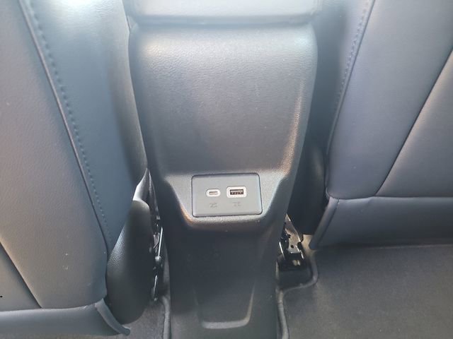 Used 2022 Chevrolet Bolt EUV LT w/ Convenience Package FWD image 16