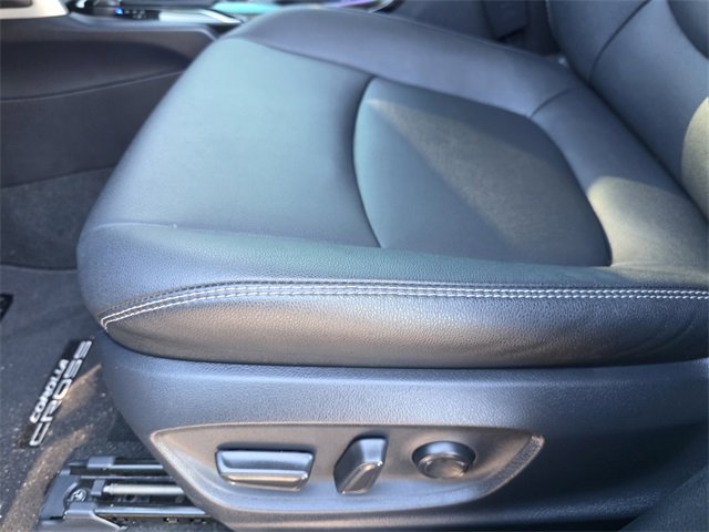 Used 2025 Toyota Corolla Cross XLE image 18