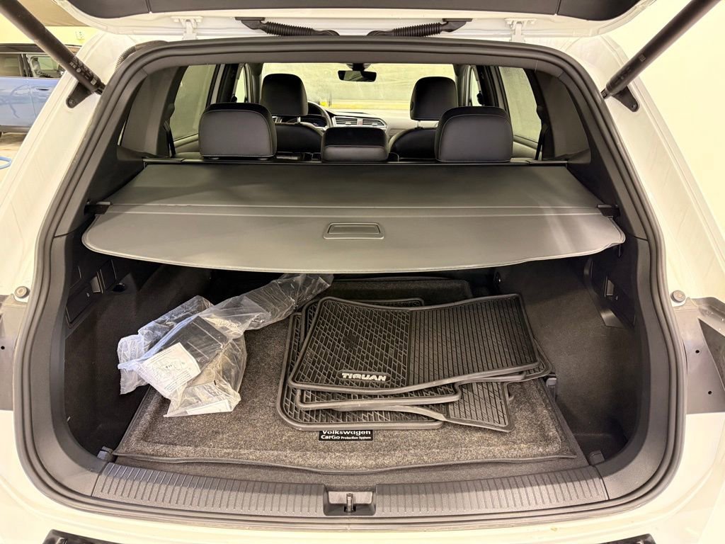 Used 2024 Volkswagen Tiguan SEL R-Line image 24