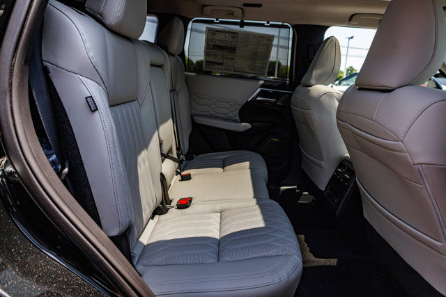 New 2025 Mitsubishi Outlander AWD image 19