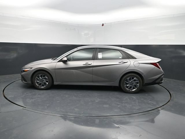 Used 2024 Hyundai Elantra SEL FWD image 4