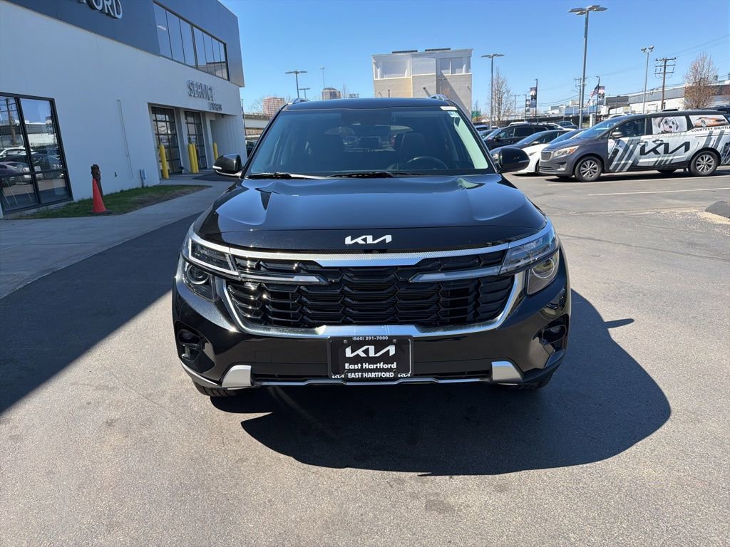 Used 2025 Kia Seltos EX w/ EX Sunroof Package image 3