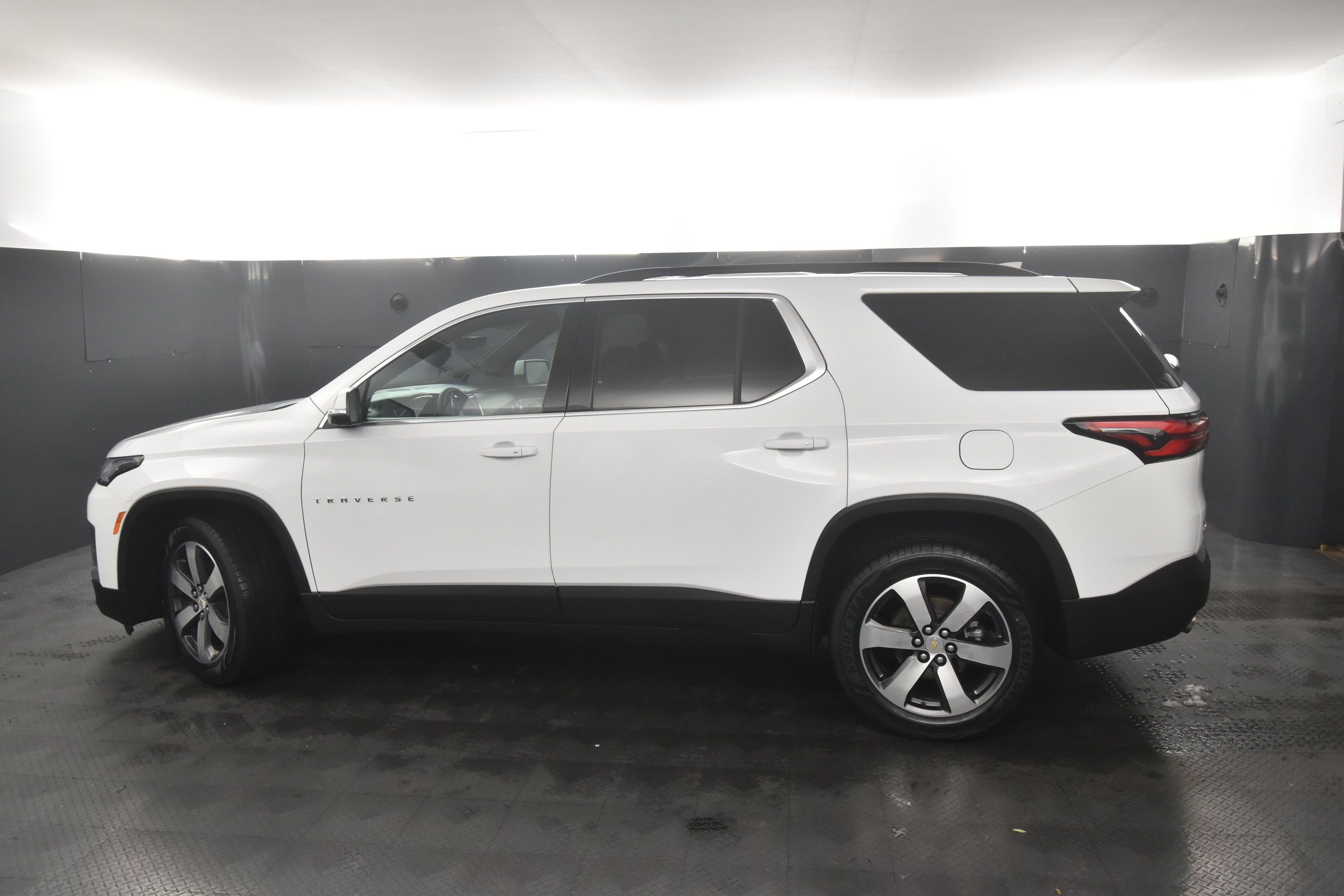 Used 2023 Chevrolet Traverse LT w/ LT Premium Package image 8