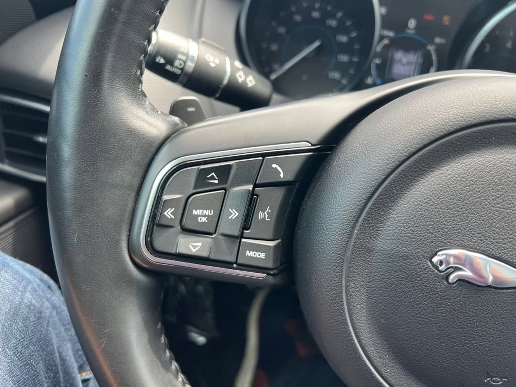 Used 2018 Jaguar XE Premium AWD/4WD image 38