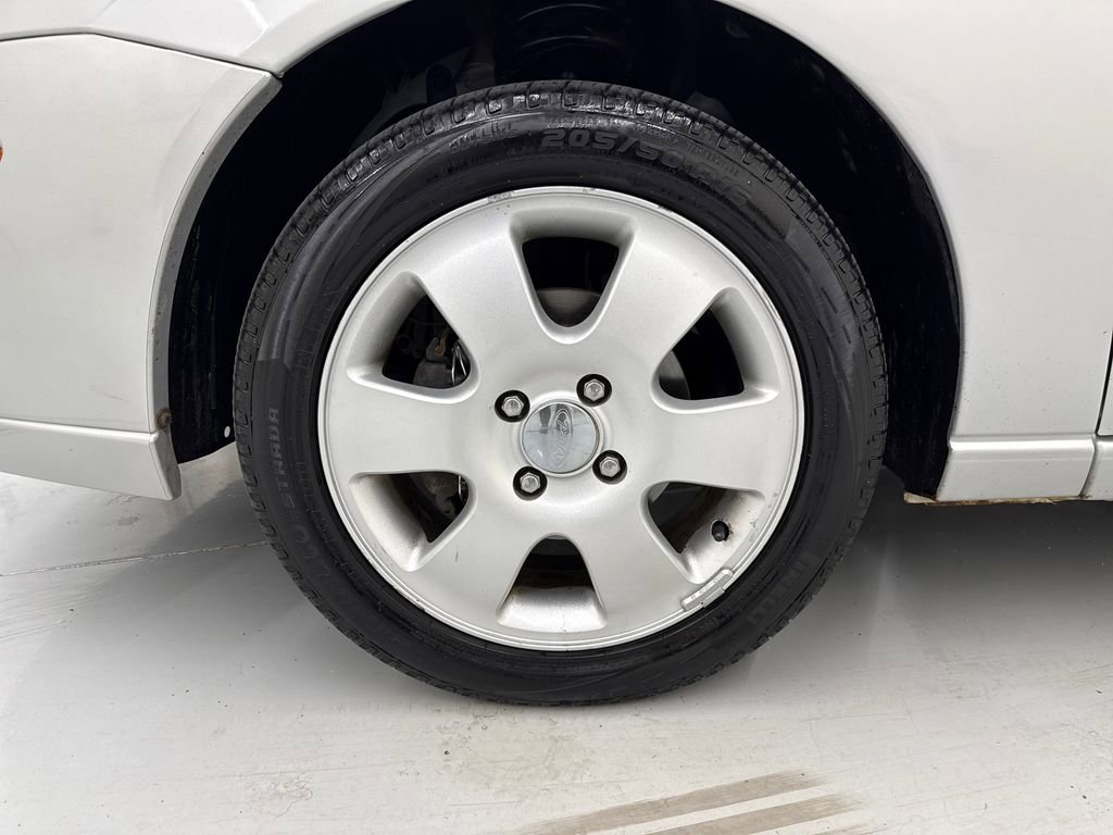 Used 2002 Ford Focus ZX5 Hatchback FWD image 9