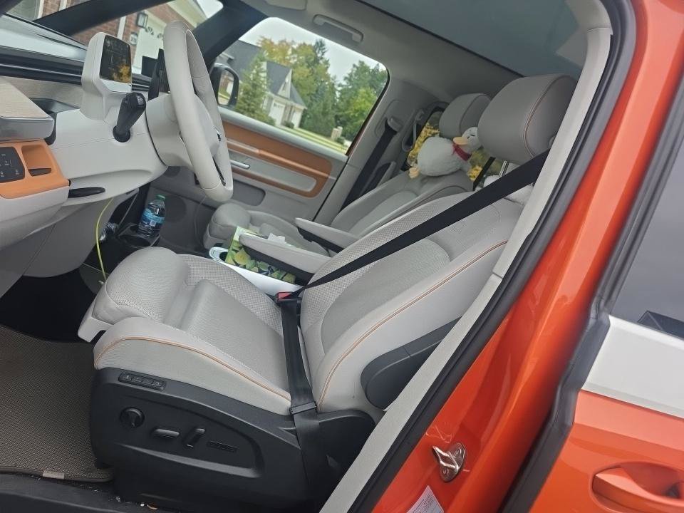 Used 2025 Volkswagen ID. Buzz Pro S Plus RWD image 6