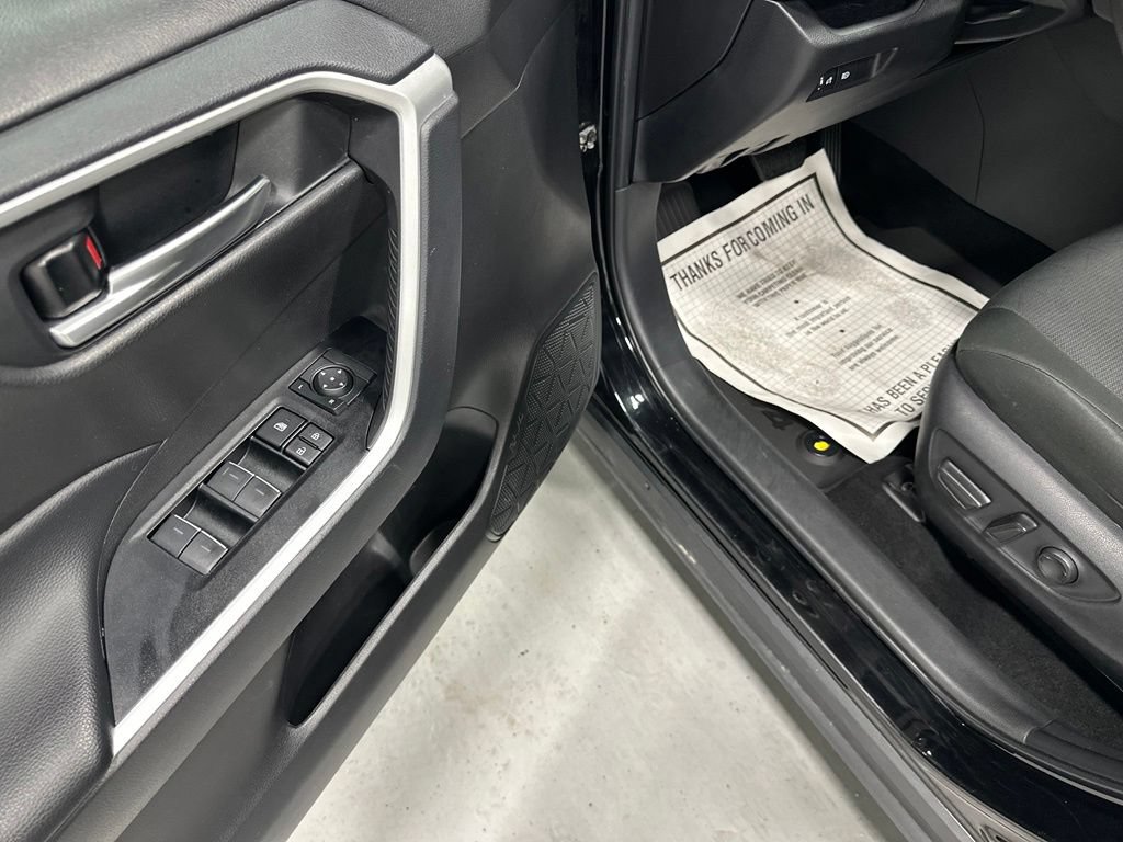 Used 2025 Toyota RAV4 XLE FWD image 9