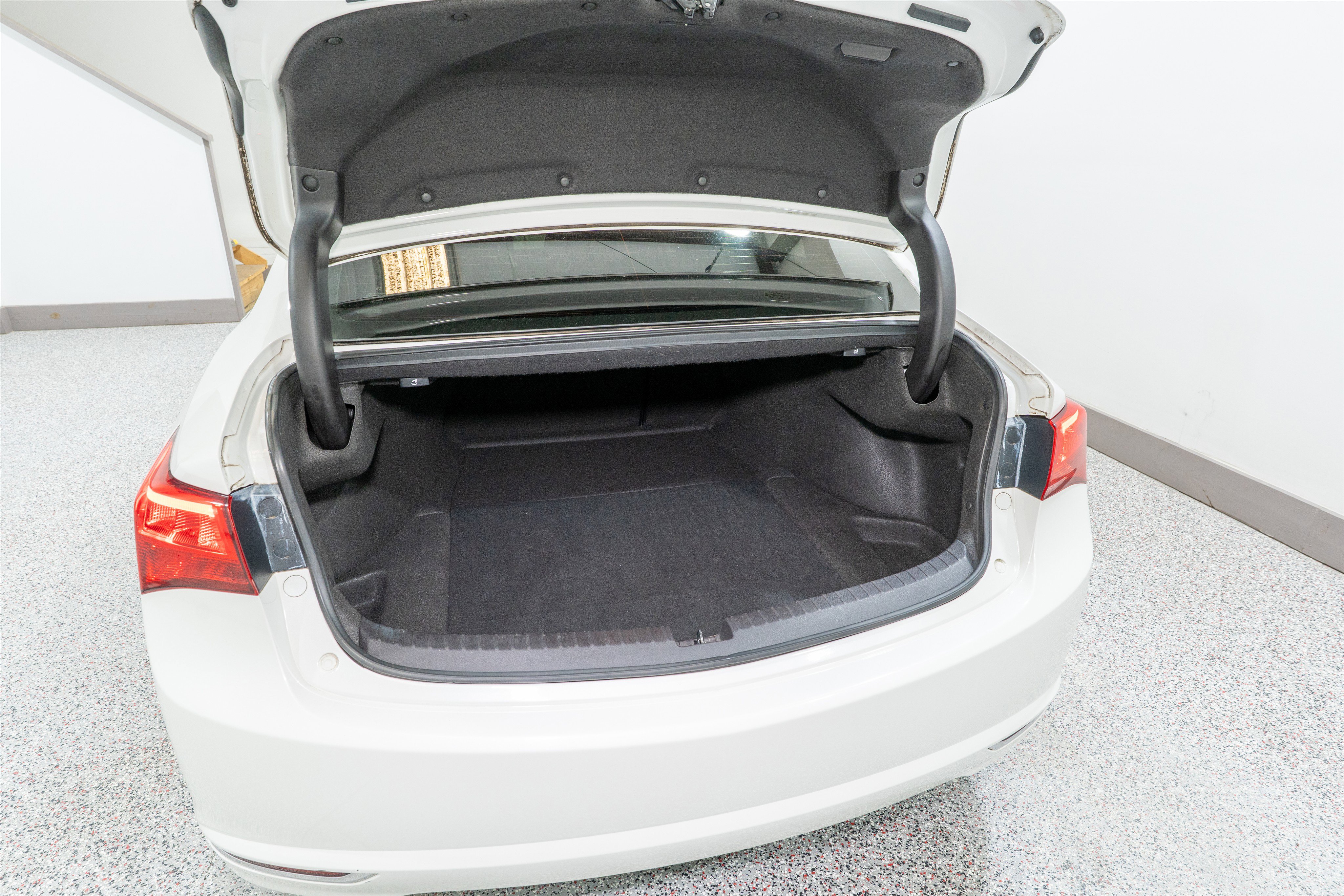 Used 2018 Acura TLX w/ Technology Package image 32