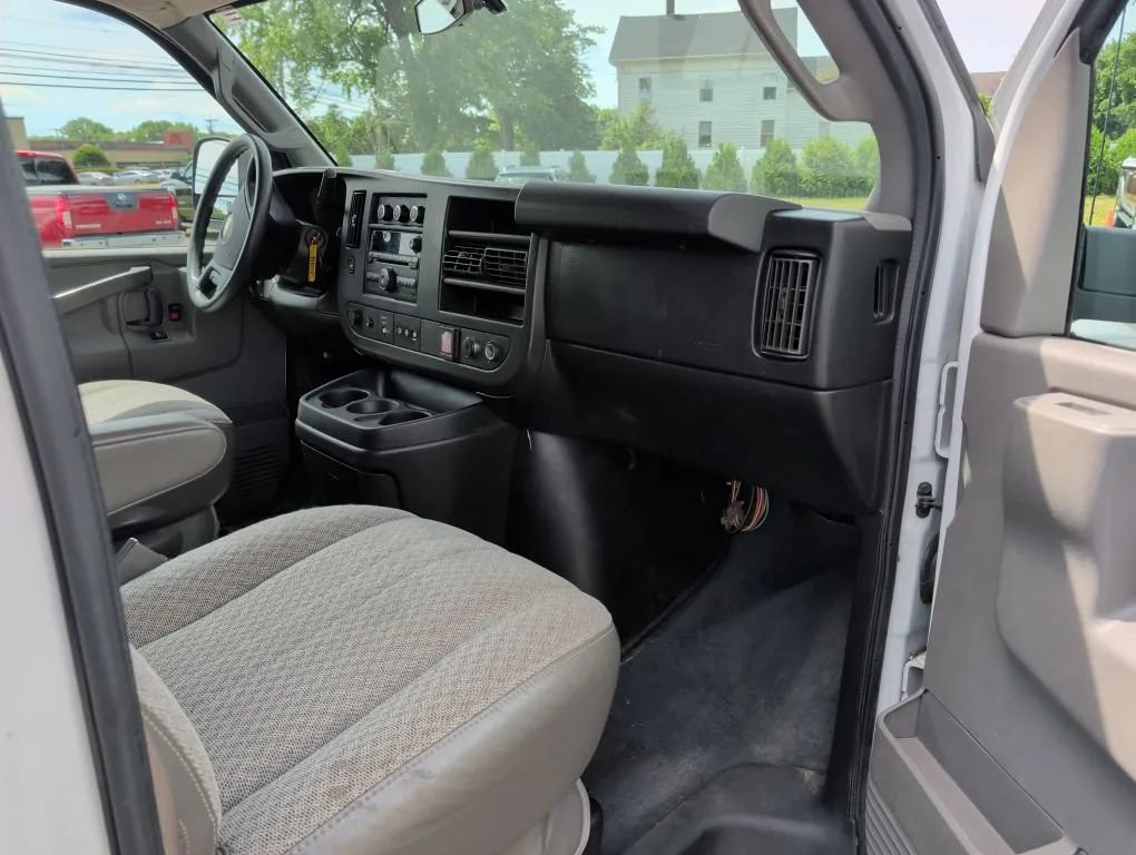 Used 2017 Chevrolet Express 2500 LT w/ LT Preferred Equipment Group RWD image 18