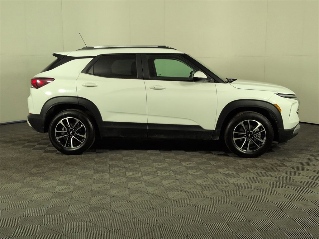 Used 2024 Chevrolet TrailBlazer LT w/ LT Cold Weather Package image 9