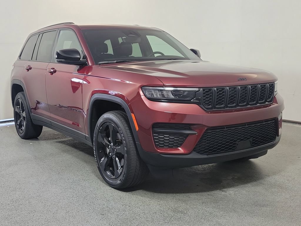 Used 2023 Jeep Grand Cherokee Altitude RWD image 1