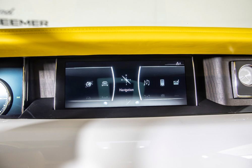 Used 2018 Rolls-Royce Phantom Sedan image 56