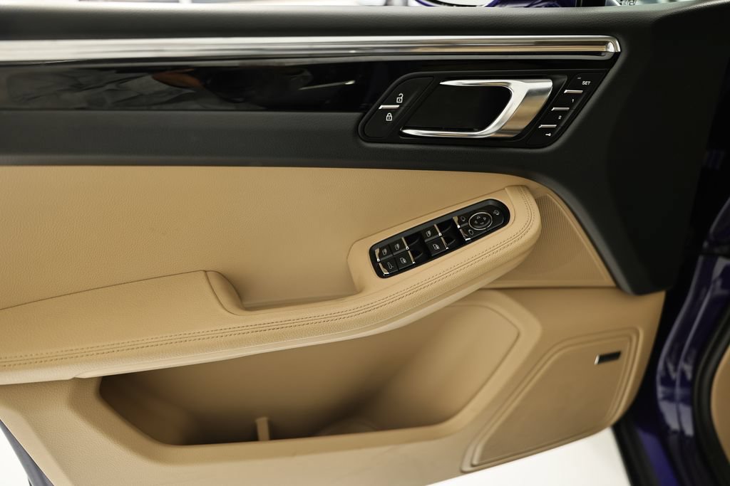 Certified 2026 Porsche Macan AWD/4WD image 19