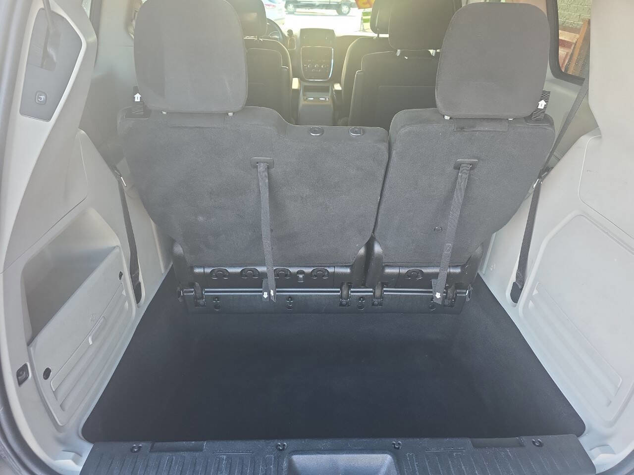 Used 2013 Dodge Grand Caravan SXT FWD image 9