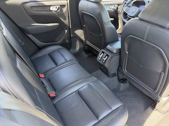 Certified 2023 Volvo XC40 B4 Ultimate w/ Climate Package FWD image 15