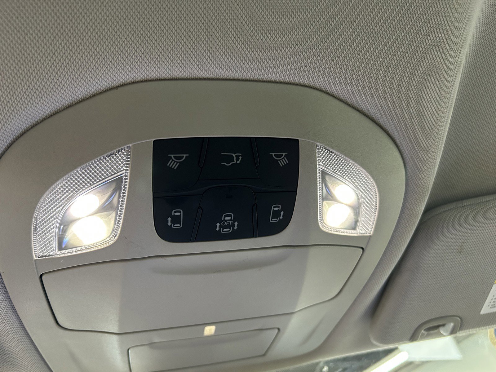 Used 2023 Chrysler Pacifica Touring-L image 39