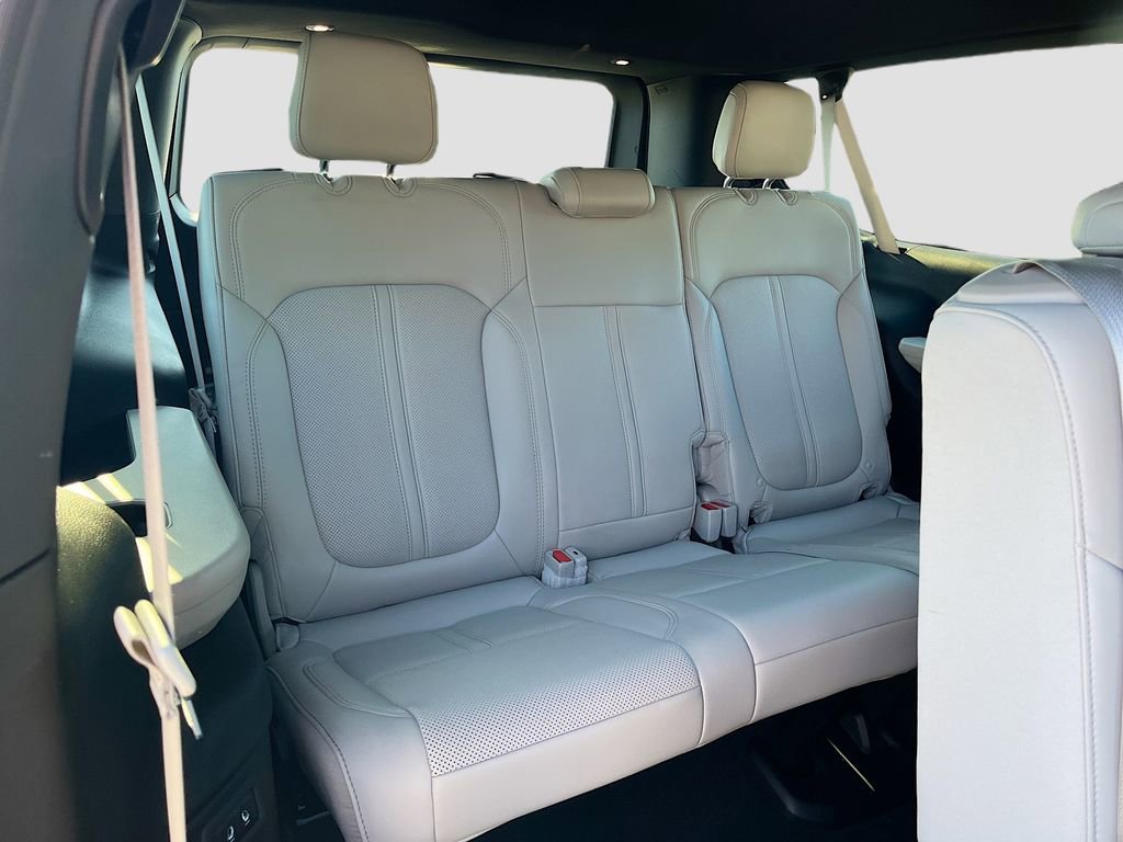 Certified 2025 Jeep Wagoneer L 4WD w/ HD Trailer Tow Package image 28