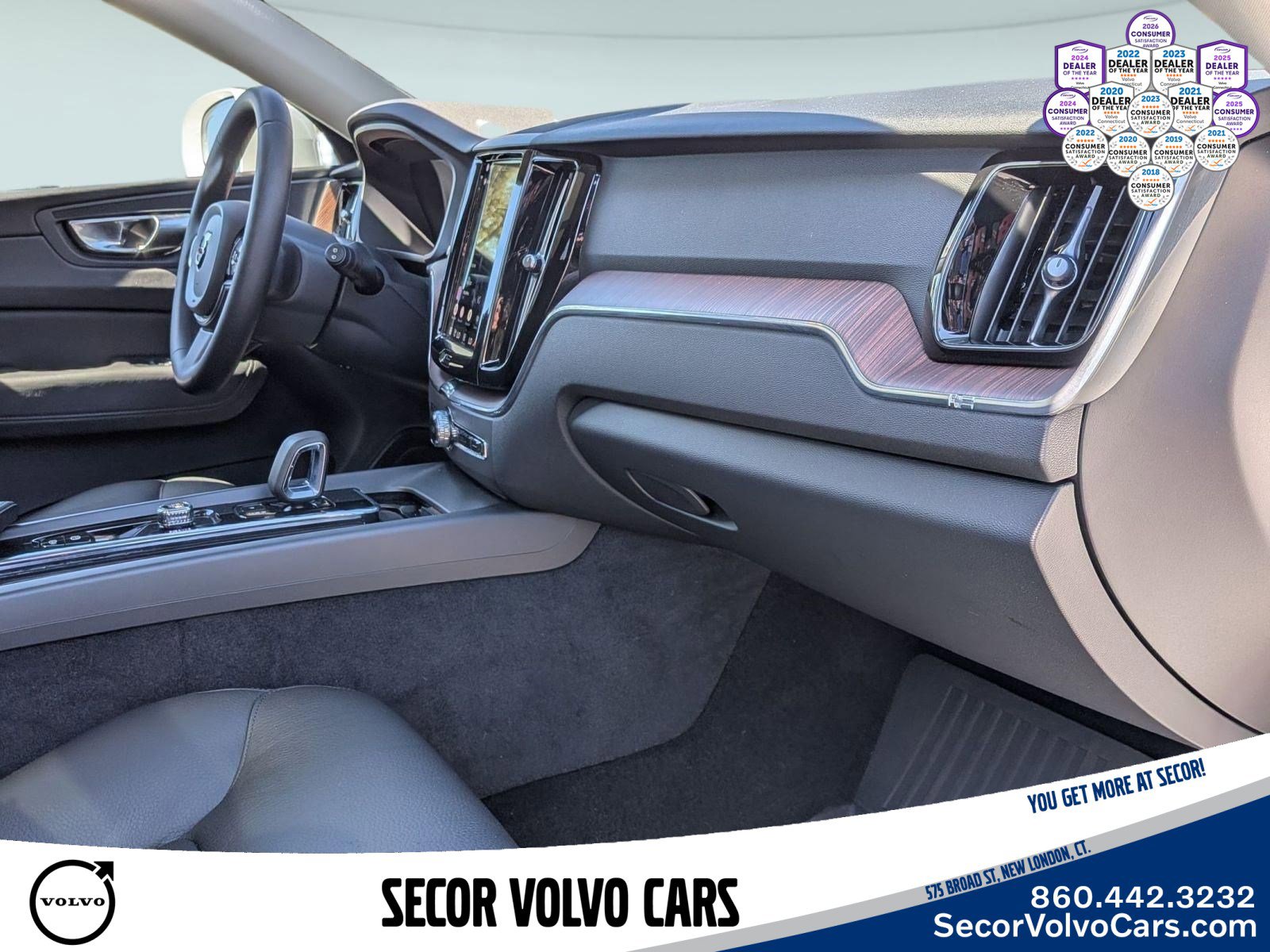 Used 2023 Volvo XC60 B5 Plus AWD/4WD image 26