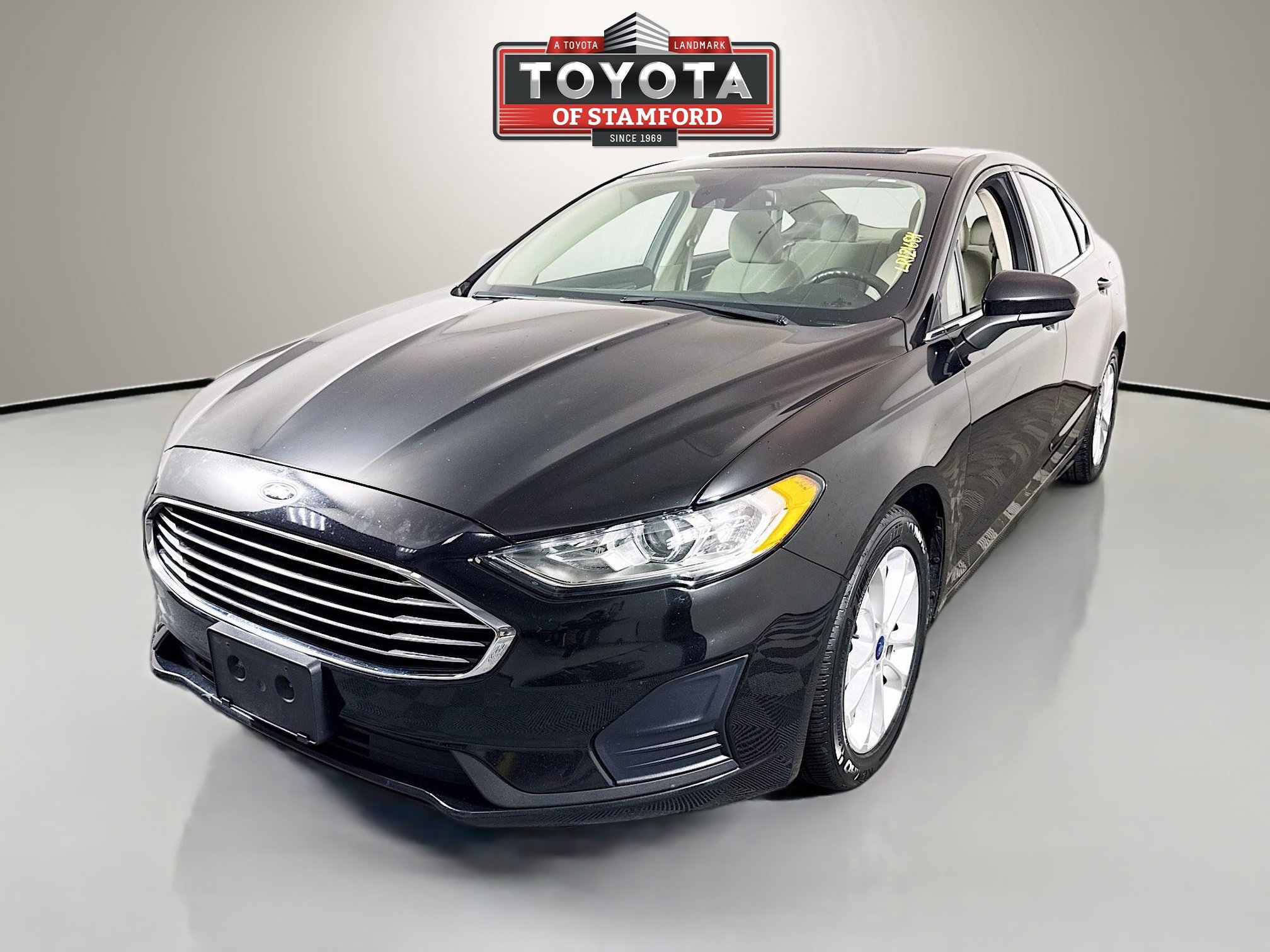 Used 2020 Ford Fusion SE image 3