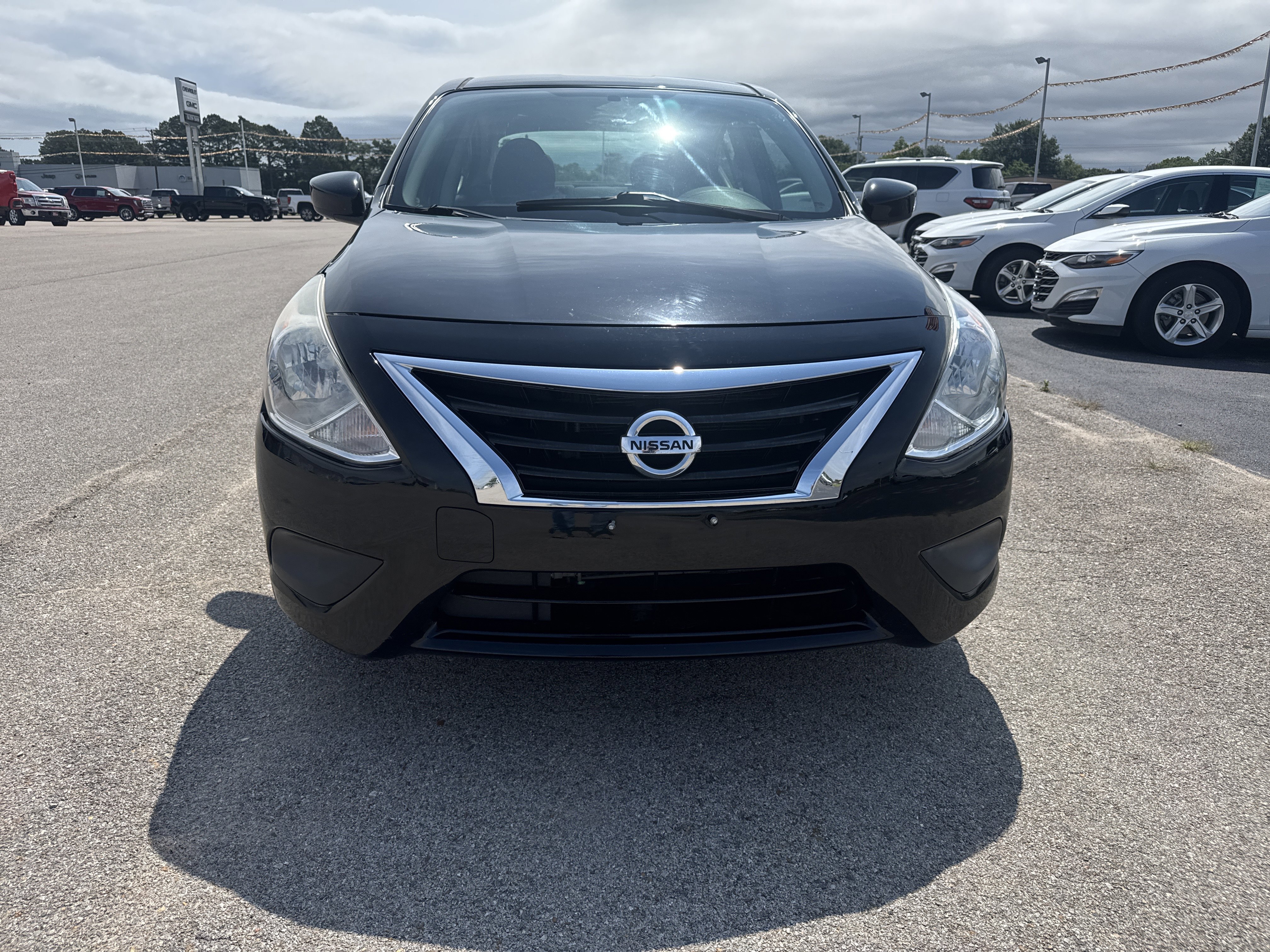 Used 2019 Nissan Versa SV FWD image 8