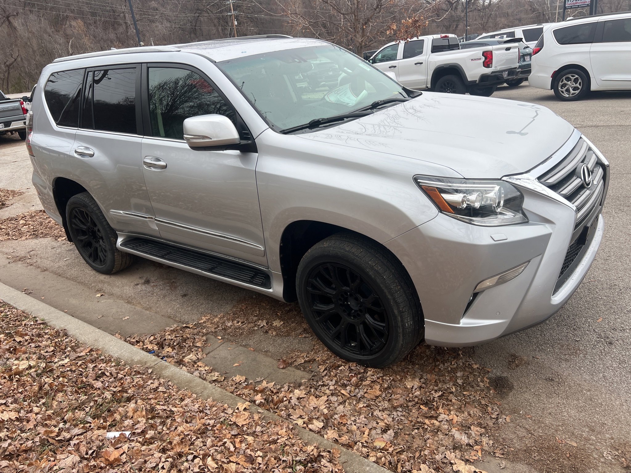 Used 2018 Lexus GX 460 Premium w/ Premium Package image 3