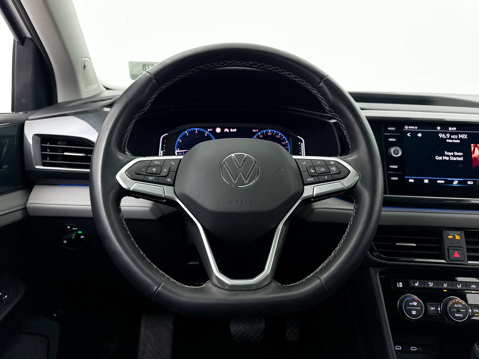 Used 2022 Volkswagen Taos SEL w/ Panoramic Sunroof Package FWD image 30