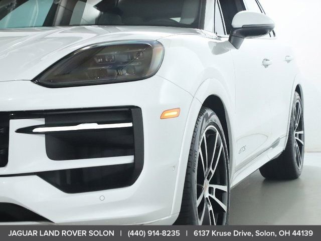 Used 2025 Porsche Cayenne GTS AWD/4WD image 14
