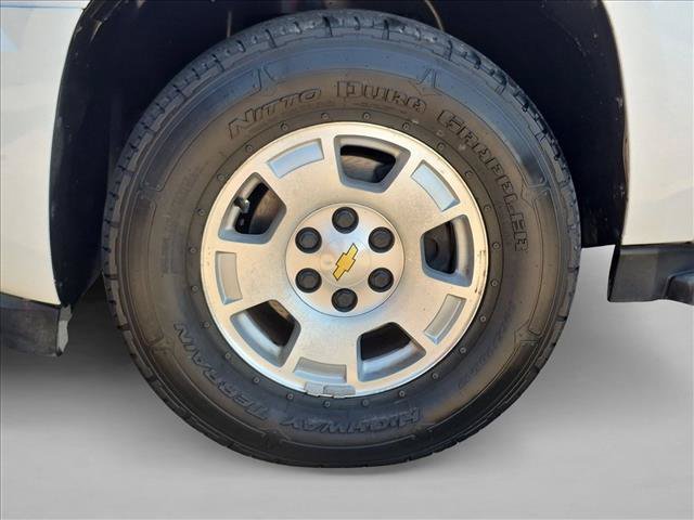 Used 2013 Chevrolet Suburban LT RWD image 19