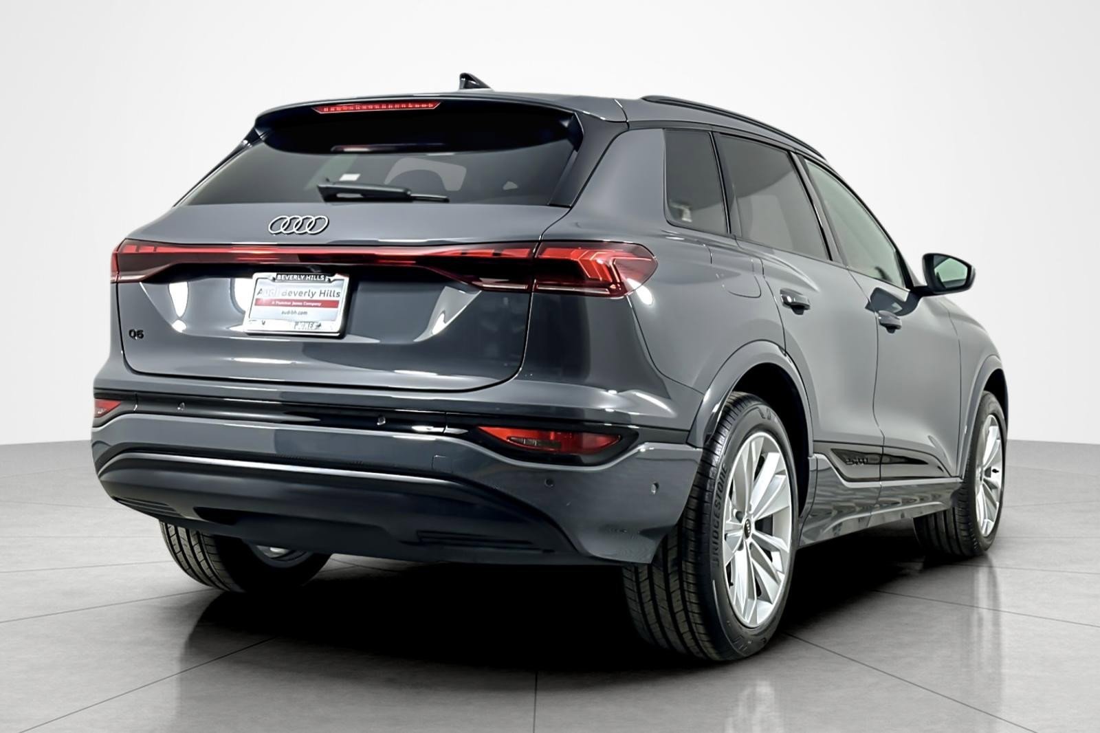 Used 2025 Audi Q6 e-tron Premium w/ Convenience Package image 5