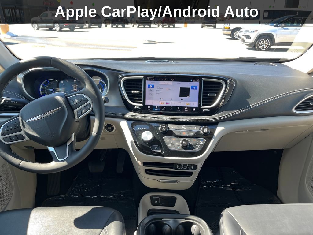 Used 2024 Chrysler Pacifica Select image 18