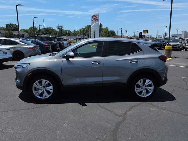 Used 2025 Buick Encore GX Preferred AWD/4WD image 4