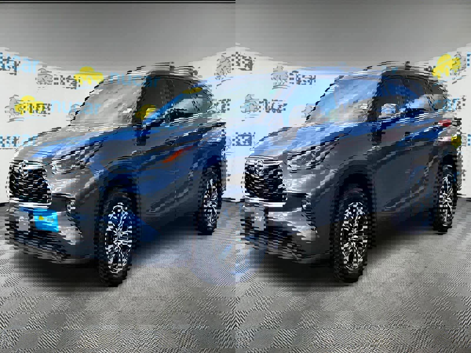 Used 2022 Toyota Highlander XLE image 3