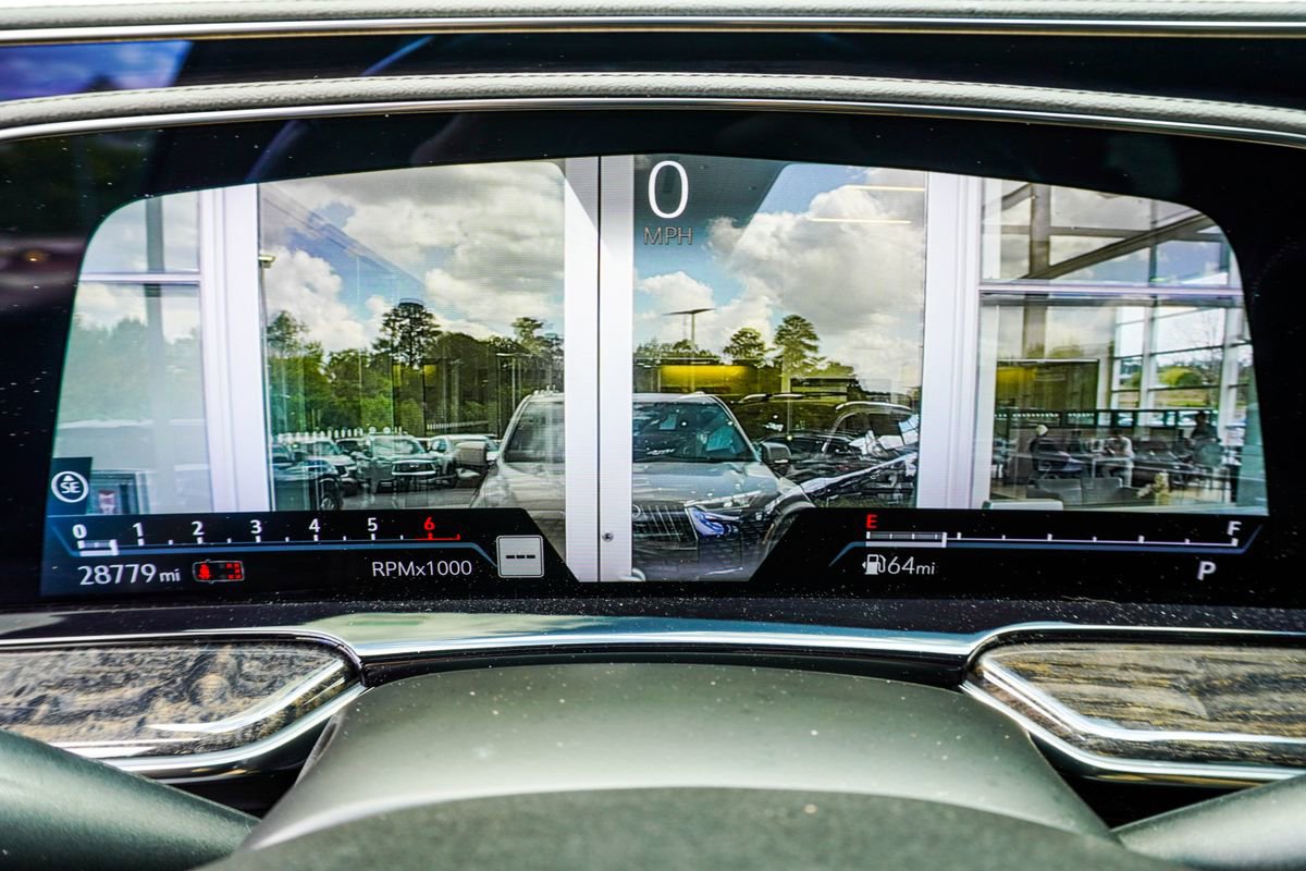 Used 2022 Cadillac Escalade Premium Luxury image 29