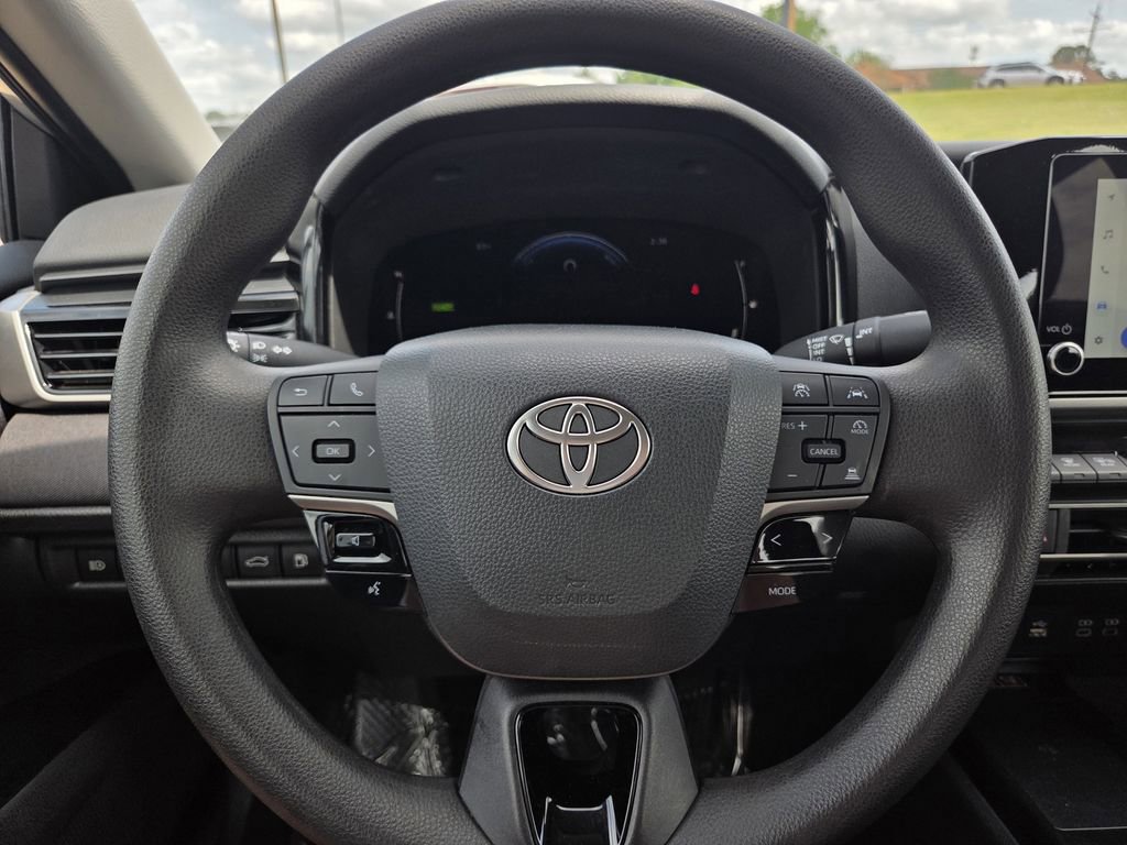 Used 2025 Toyota Camry LE image 23
