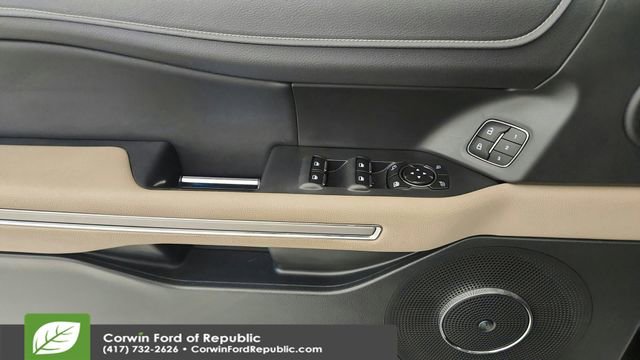 Used 2022 Ford Expedition Max Limited image 23