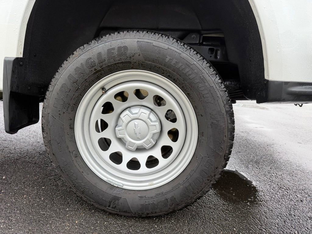 Used 2024 Chevrolet Colorado W/T image 5