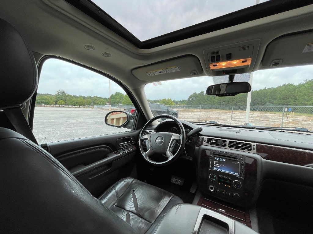 Used 2012 GMC Yukon XL Denali RWD image 28