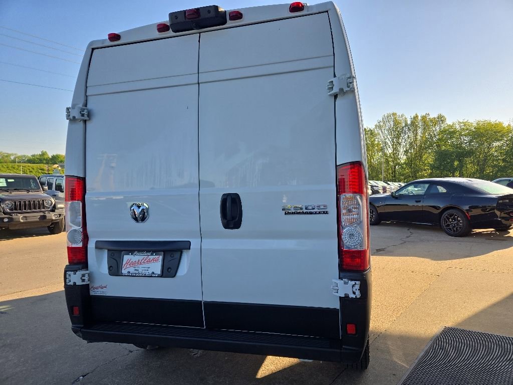 Used 2025 RAM ProMaster 2500 w/ Convenience Group FWD image 10